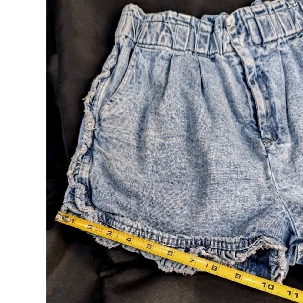 Very J ~ Acid Wash Denim Ruffle Shorts Medium ~ Paperbag High Waist/Frayed/Boho - Picture 9 of 10